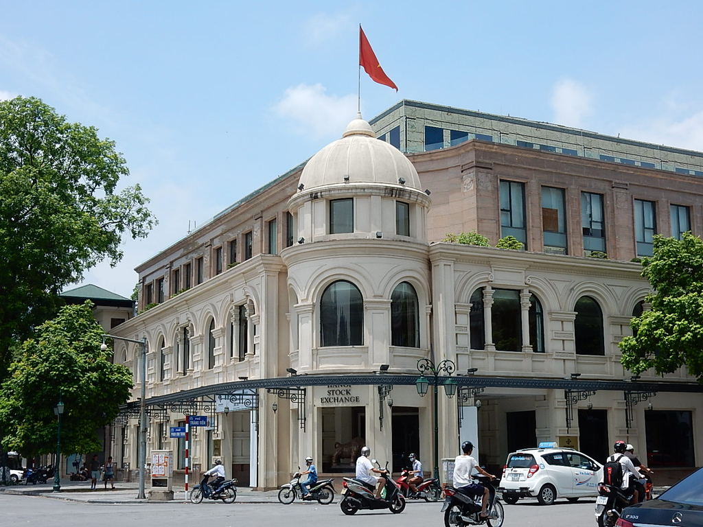 HNX là một trong hai sàn giao dịch chứng khoán chính thức tại Việt Nam (Nguồn: Wikipedia tiếng Việt)